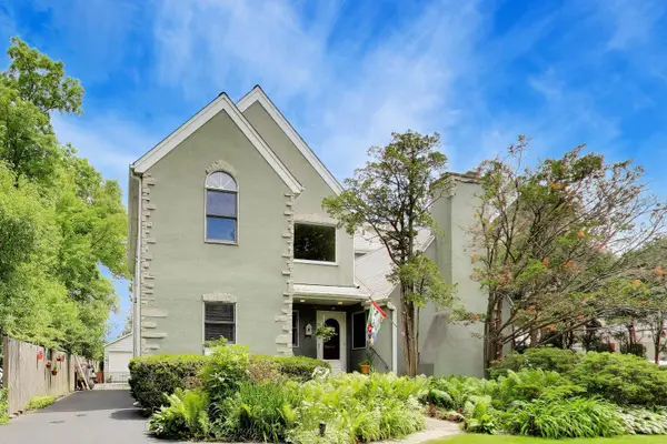 124 Lockerbie Lane, Wilmette, IL 60091