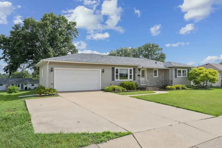1839 W 38th Place, Davenport, IA 52806 - #2