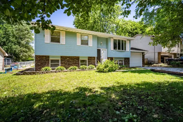 120 Ginger Creek Court, Bloomington, IL 61704