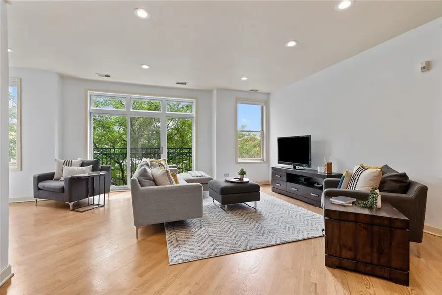 3248 N Sheffield Avenue #3, Chicago, IL 60657 - #2