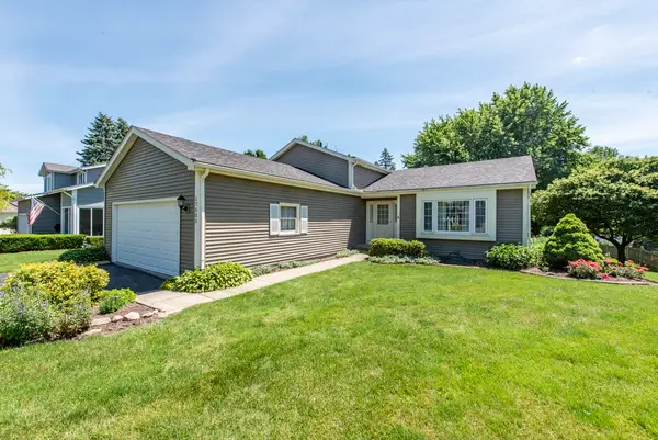17505 W Woodland Drive, Grayslake, IL 60030
