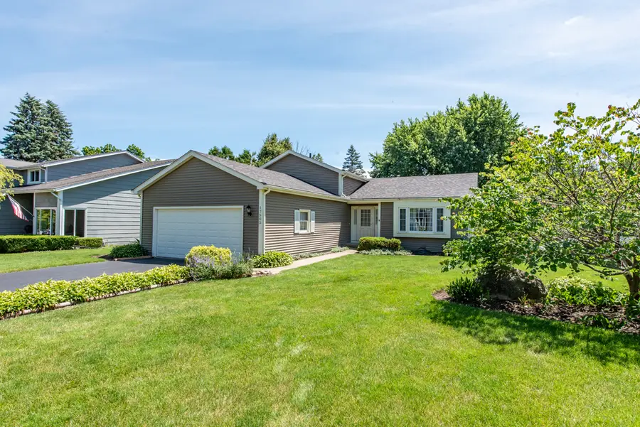 17505 W Woodland Drive, Grayslake, IL 60030 - #2