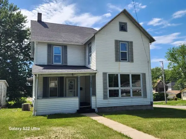 1602 S Highland Avenue, Freeport, IL 61032