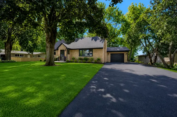 141 Adler Drive, Libertyville, IL 60048