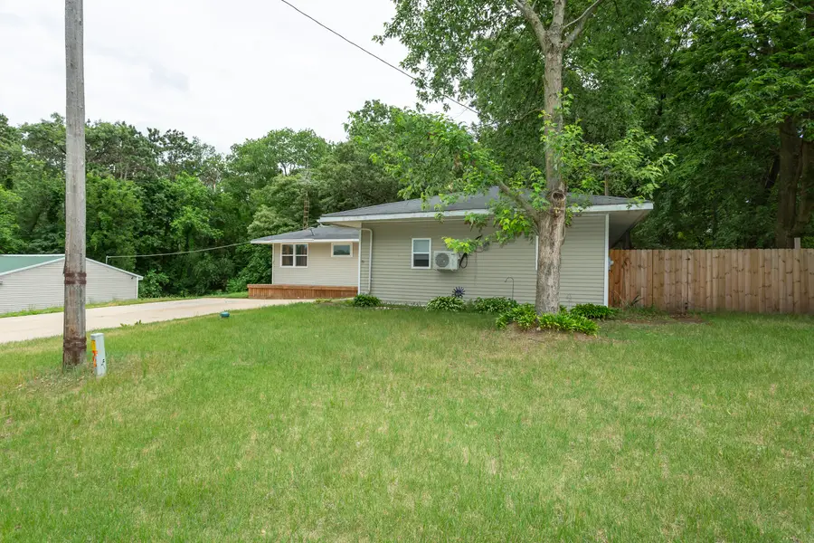 1572 Winnetka Street, Dixon, IL 61021 - #2