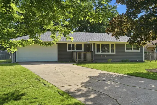2512 Highland Drive, Lindenhurst, IL 60046