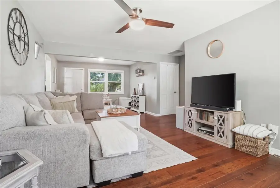 2512 Highland Drive, Lindenhurst, IL 60046 - #3