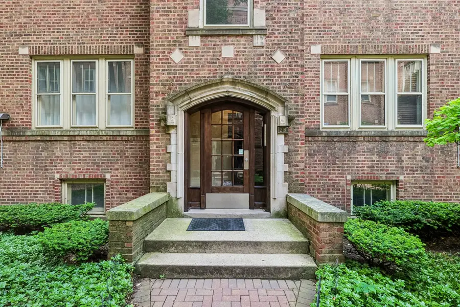 219 N Oak Park Avenue #2E, Oak Park, IL 60302 - #3