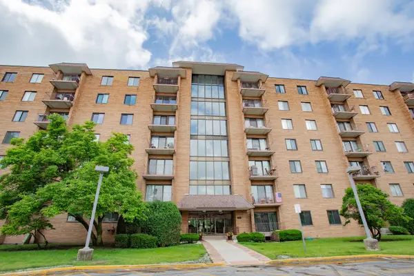 1717 W Crystal Lane #603, Mount Prospect, IL 60056