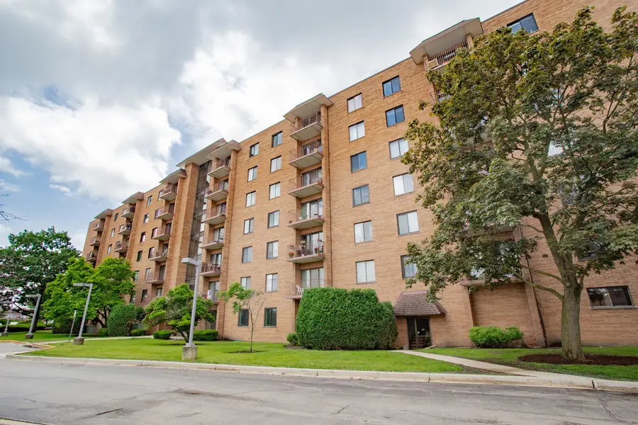 1717 W Crystal Lane #603, Mount Prospect, IL 60056 - #2