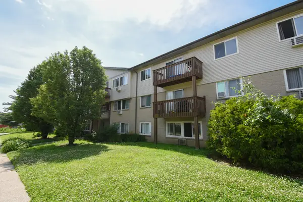 655 Deepwoods Drive #3F, Mundelein, IL 60060