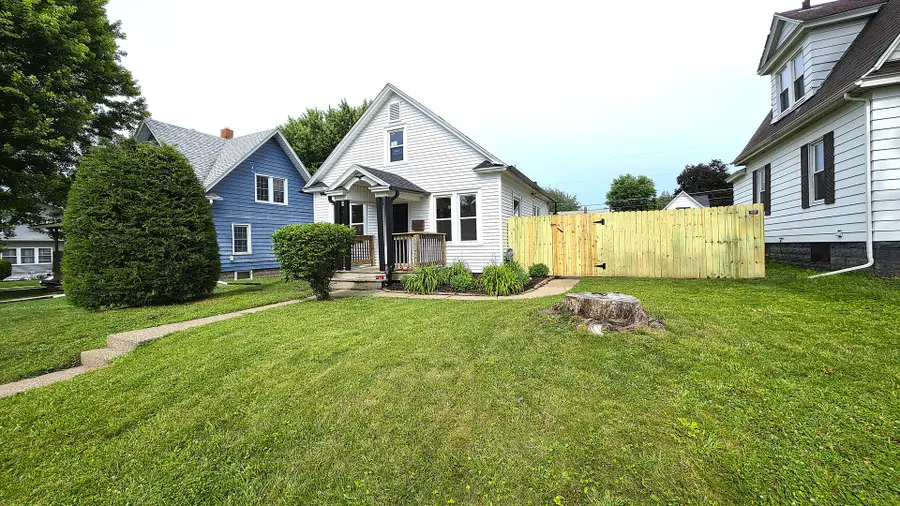 2621 Davenport Avenue, Davenport, IA 52803 - #2