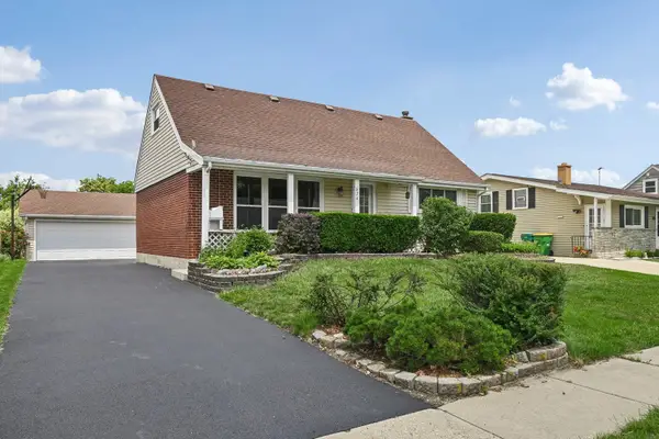 674 Saint Marys Parkway, Buffalo Grove, IL 60089