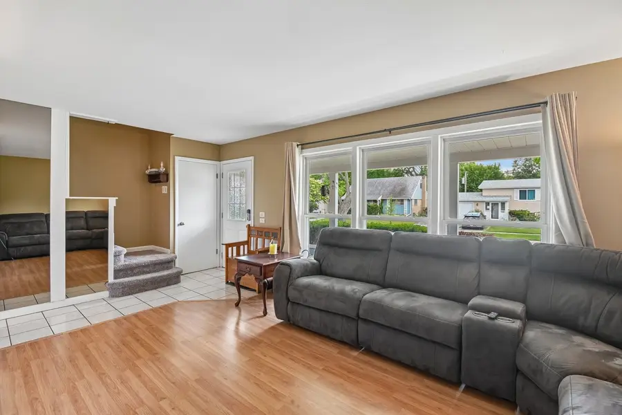 674 Saint Marys Parkway, Buffalo Grove, IL 60089 - #3
