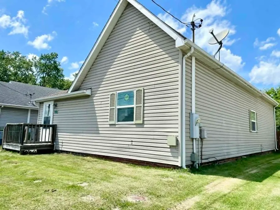 511 E Herrin Street, Herrin, IL 62948 - #2