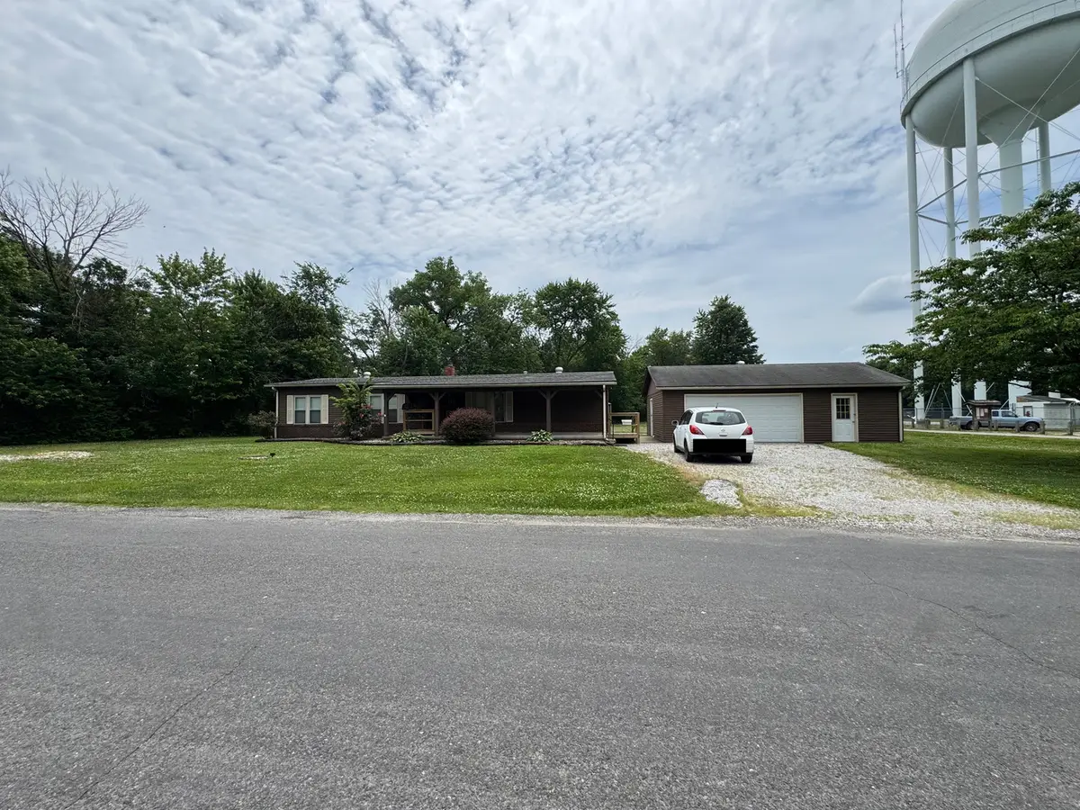 112 E 6th Street, Staunton, IL 62088 - #1
