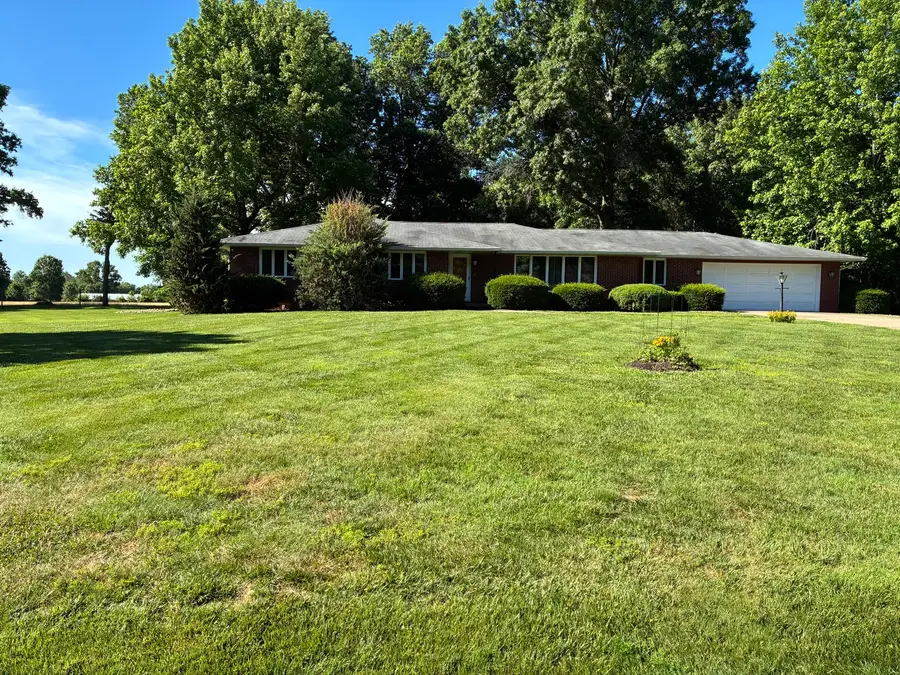 12365 E Lakeview Road, Mount Vernon, IL 62864 - #2
