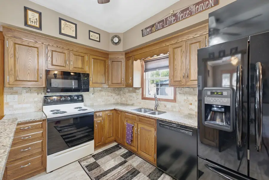 919 8th Street, Dewitt, IA 52472 - #3