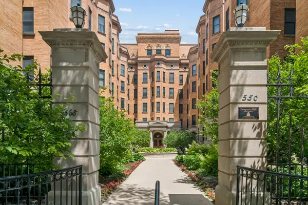 550 W Surf Street #609, Chicago, IL 60657
