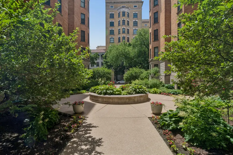 550 W Surf Street #609, Chicago, IL 60657 - #2
