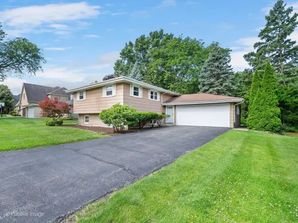 102 Hill Street, Roselle, IL 60172
