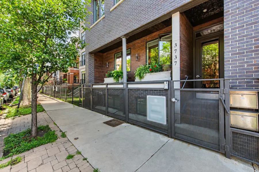3737 N Damen Avenue #2, Chicago, IL 60618 - #2