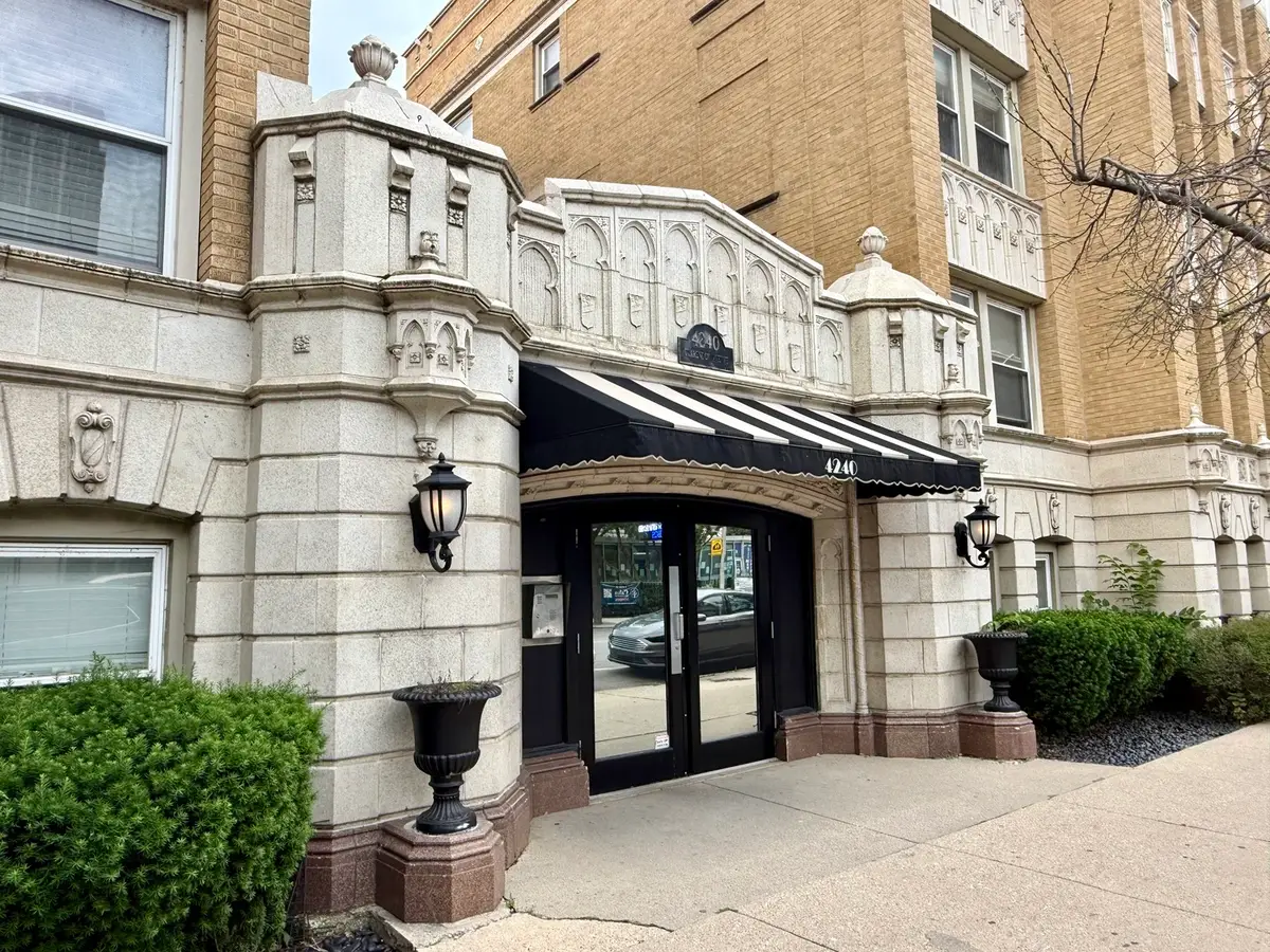 4240 N Clarendon Avenue #404N, Chicago, IL 60613 - #1