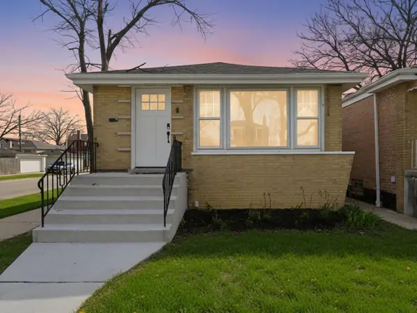 5301 S Menard Avenue, Chicago, IL 60638