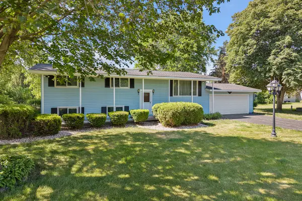 14413 Pleasant Valley Road, Woodstock, IL 60098