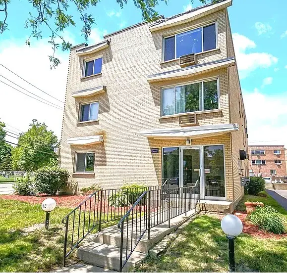 8152 Elmwood Avenue #G4, Skokie, IL 60077