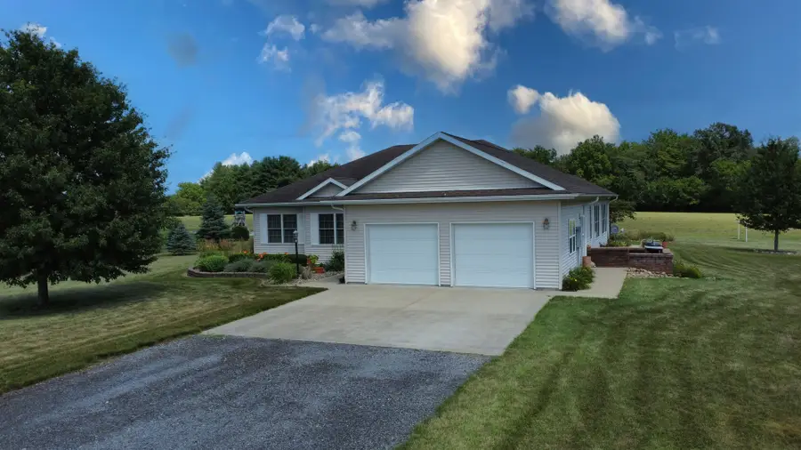 1646 N 2050 East Road, Watseka, IL 60970 - #3
