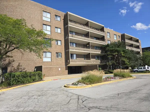 7 E Carriageway Drive #214, Hazel Crest, IL 60429