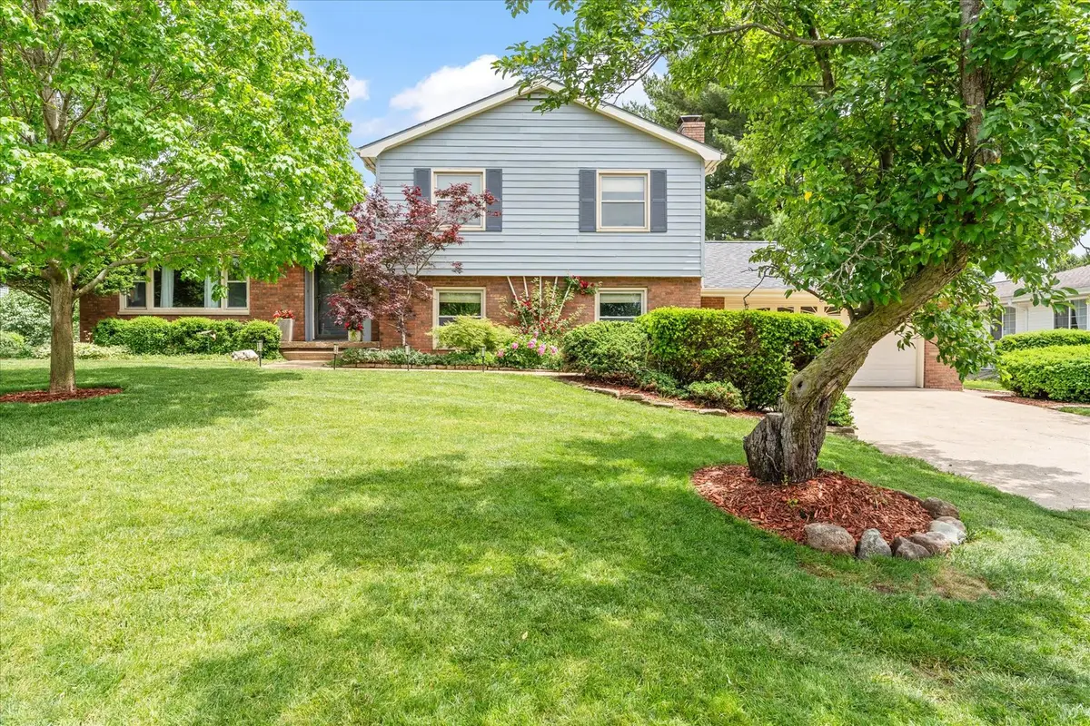 208 S Meadowhill Lane, Mahomet, IL 61853 - #1