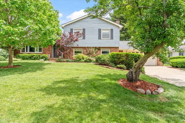 208 S Meadowhill Lane, Mahomet, IL 61853