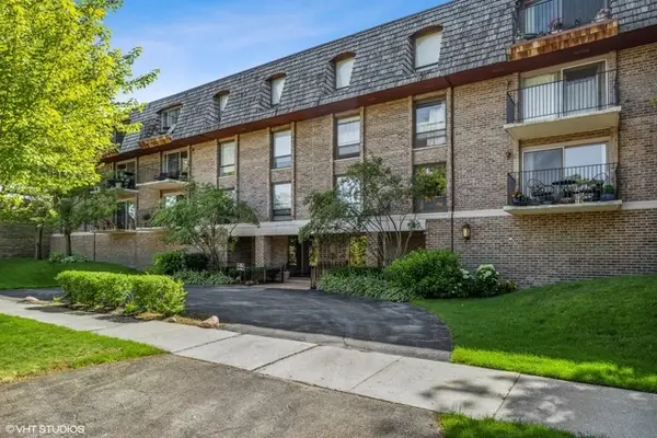 134 Green Bay Road #104, Winnetka, IL 60093