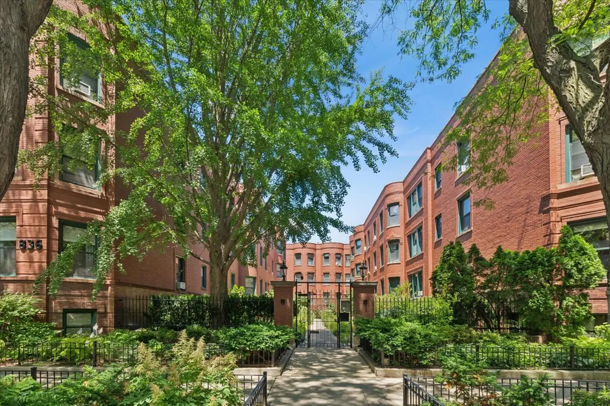 832 W Lakeside Place #3S, Chicago, IL 60640 - #1