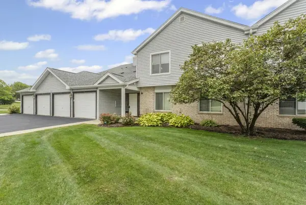 7050 Brighton Court #203, Woodridge, IL 60517
