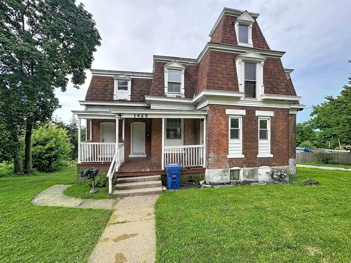1425 W 10th Street, Davenport, IA 52804 - #1