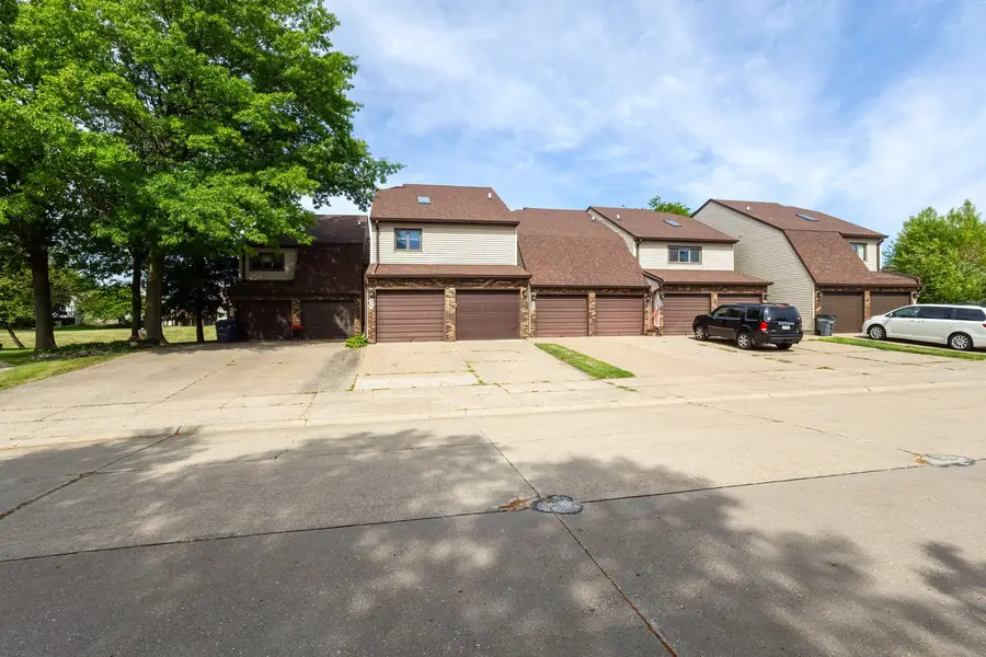 3940 Partridge Circle #D, Bettendorf, IA 52722 - #2
