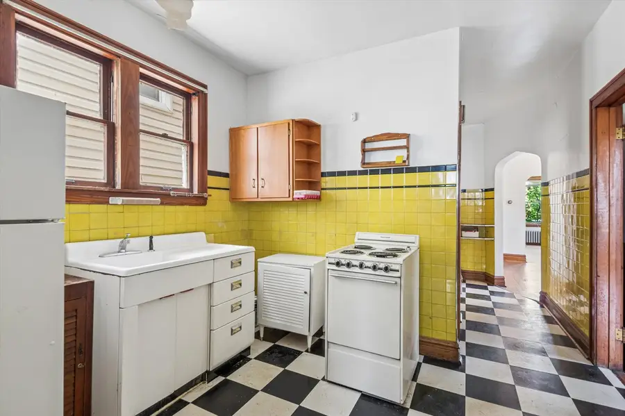 3039 N Gresham Avenue, Chicago, IL 60618 - #2
