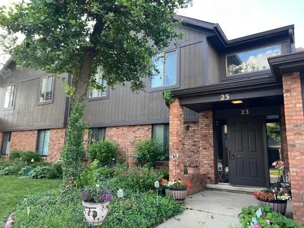 23 Creekside Circle #D, Elgin, IL 60123