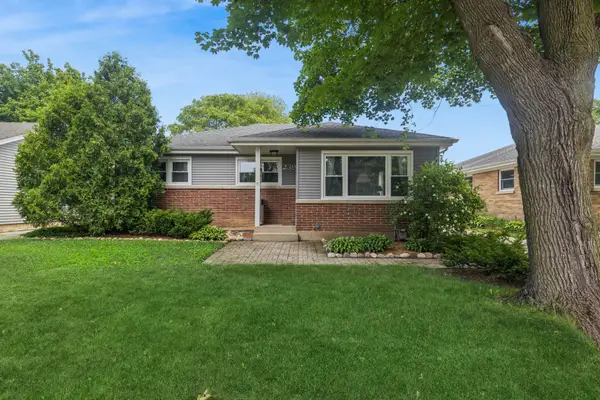 239 Brice Avenue, Mundelein, IL 60060