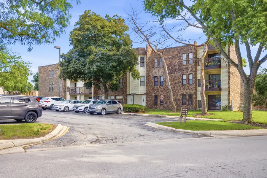 2013 Country Club Drive #4a, Woodridge, IL 60517 - #3
