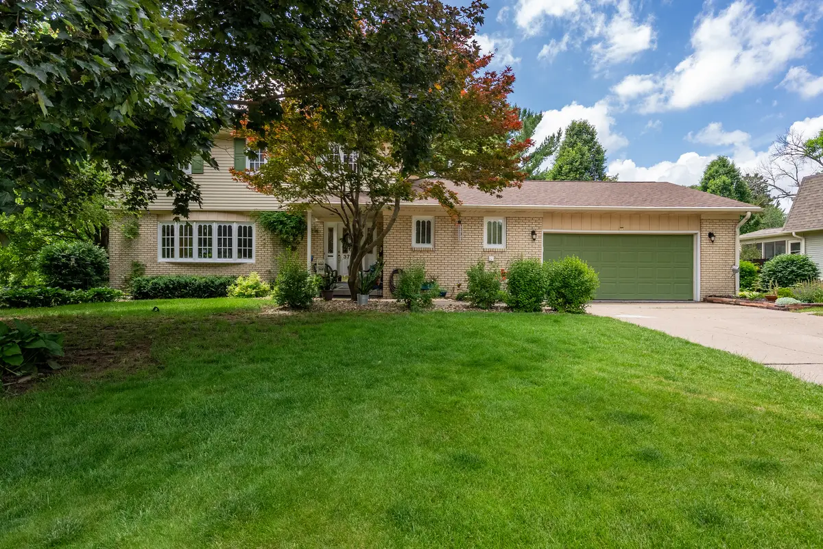 3726 Ridgewood Drive, Davenport, IA 52807 - #1