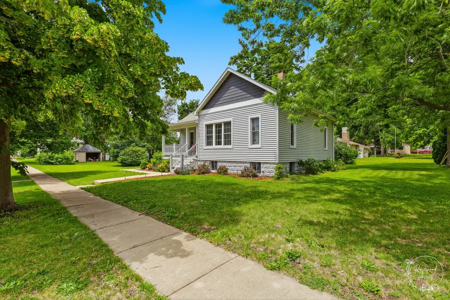 423 E Front Street, Gilman, IL 60938 - #3