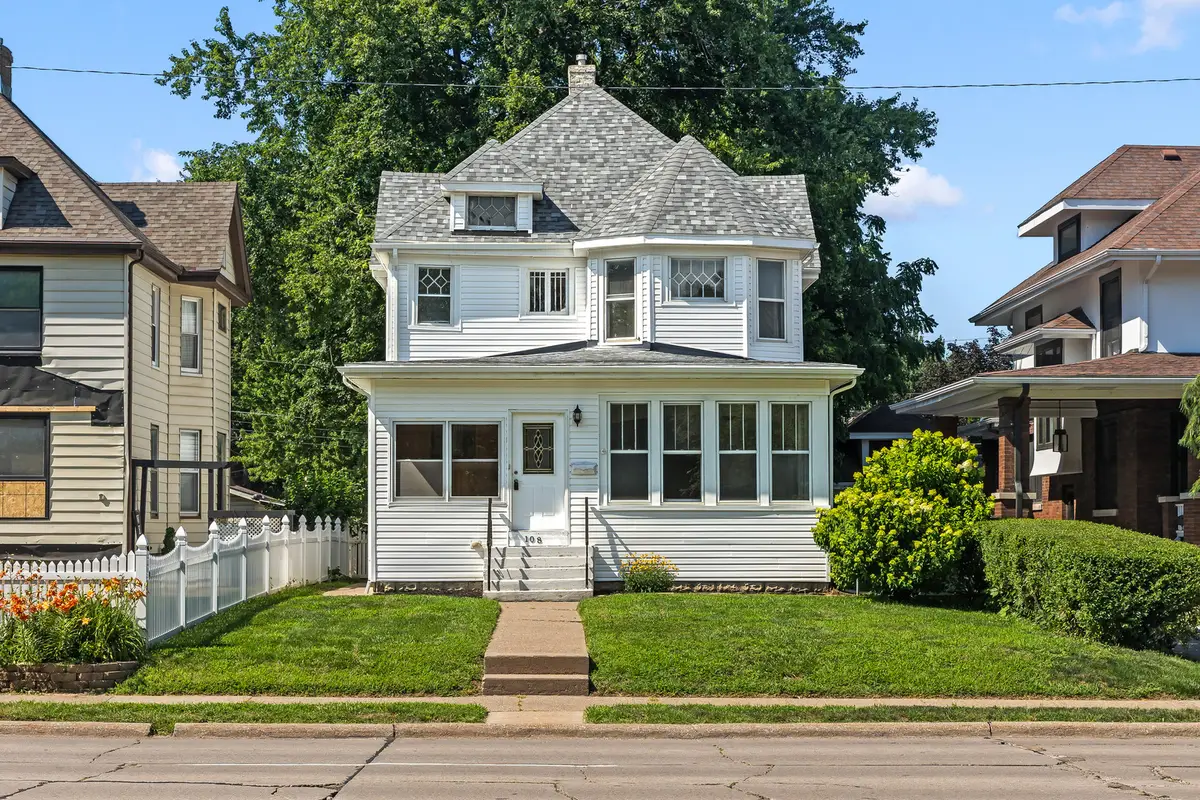 108 W Central Park Avenue, Davenport, IA 52803 - #1