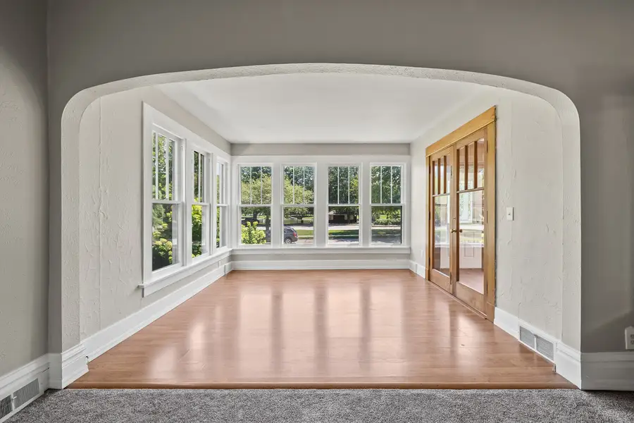 108 W Central Park Avenue, Davenport, IA 52803 - #3