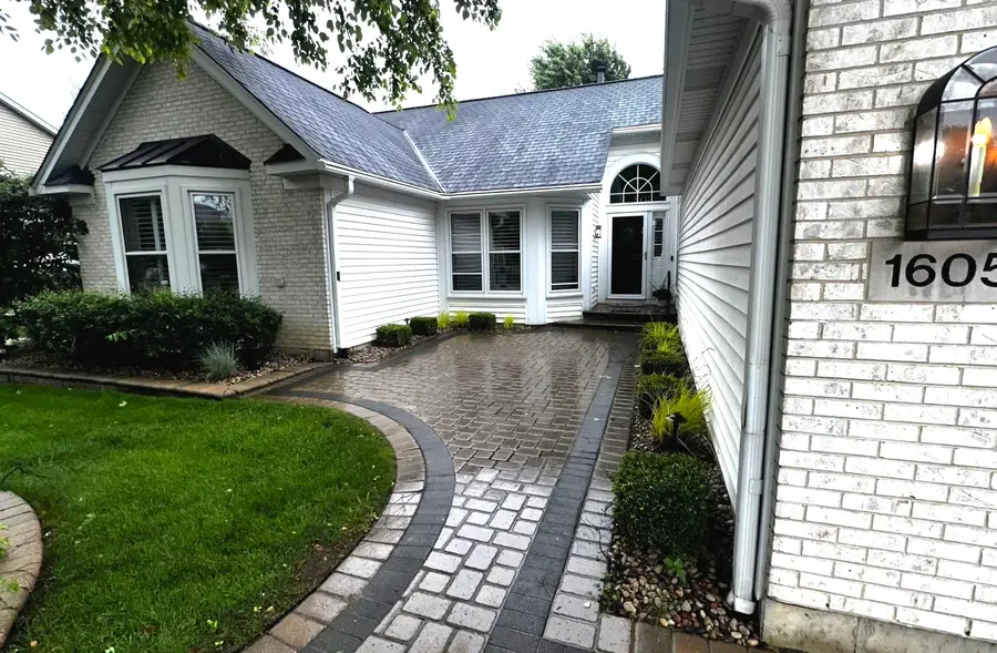 1605 Crowfoot Circle, Hoffman Estates, IL 60169 - #2