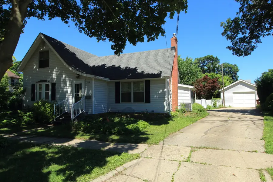 712 E Hurlbut Avenue, Belvidere, IL 61008 - #2