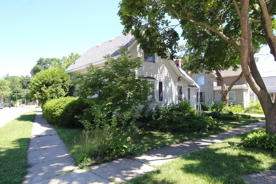 712 E Hurlbut Avenue, Belvidere, IL 61008 - #3